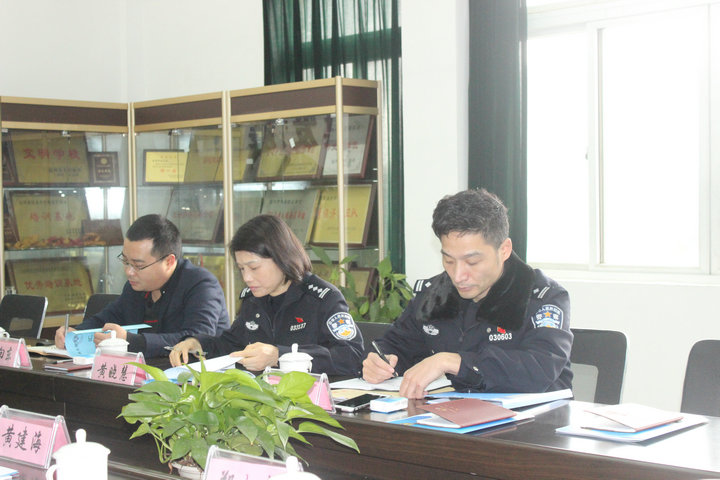 溫州市公安局治安支隊(duì)領(lǐng)導(dǎo)蒞臨溫州市保安職業(yè)學(xué)校、溫州國泰保安服務(wù)有限公司調(diào)研檢查指導(dǎo)工作