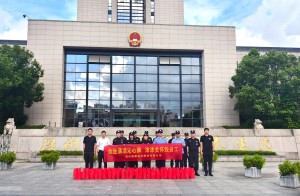 夏日送清涼  關(guān)愛(ài)沁人心——溫州國(guó)泰保安服務(wù)有限公司開(kāi)展高溫慰問(wèn)活動(dòng)