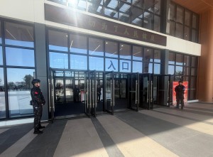 守護(hù)醫(yī)者仁心 筑牢安全防線——致敬溫州國(guó)泰保安駐附一醫(yī)龍港院區(qū)安保隊(duì)伍